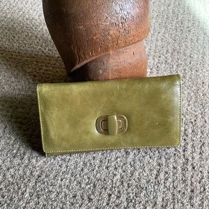 HOBO Doria Turnlock Wallet